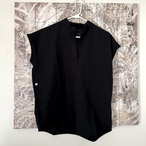 Figs Women’s Rafaela Oversized scrub top size XS in Black